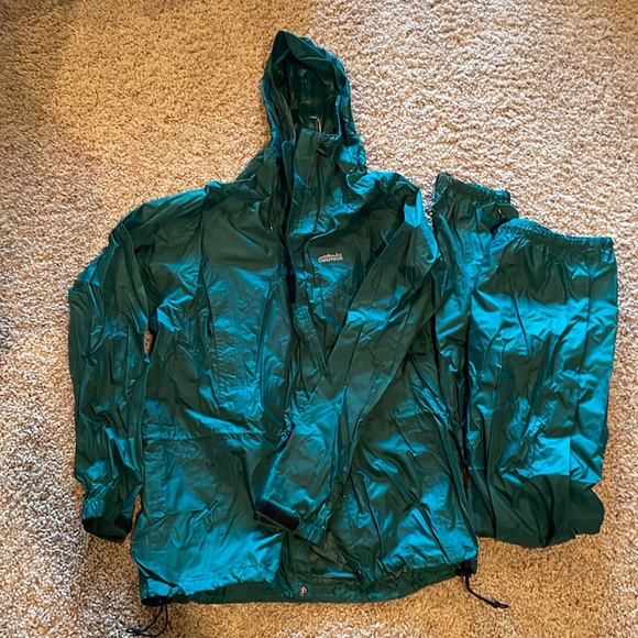 Like New Green Campmor Packable Rain Suit. 2 Piece Jacket and Pant Set. - Picture 1 of 12
